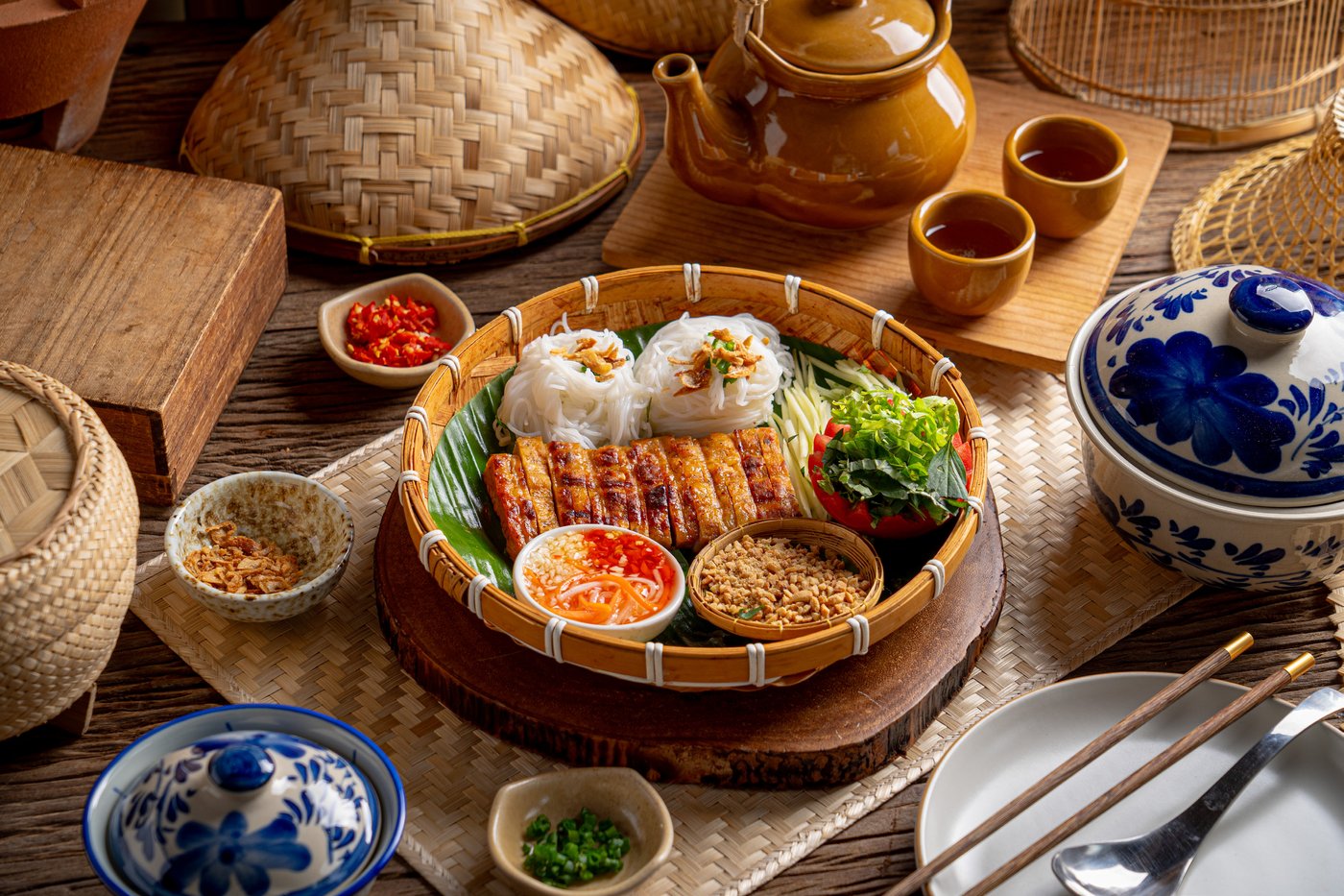 Grilled Pork Sausage with Dry Rice Noodles